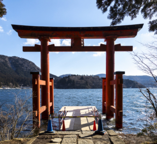 lake Ashi torii