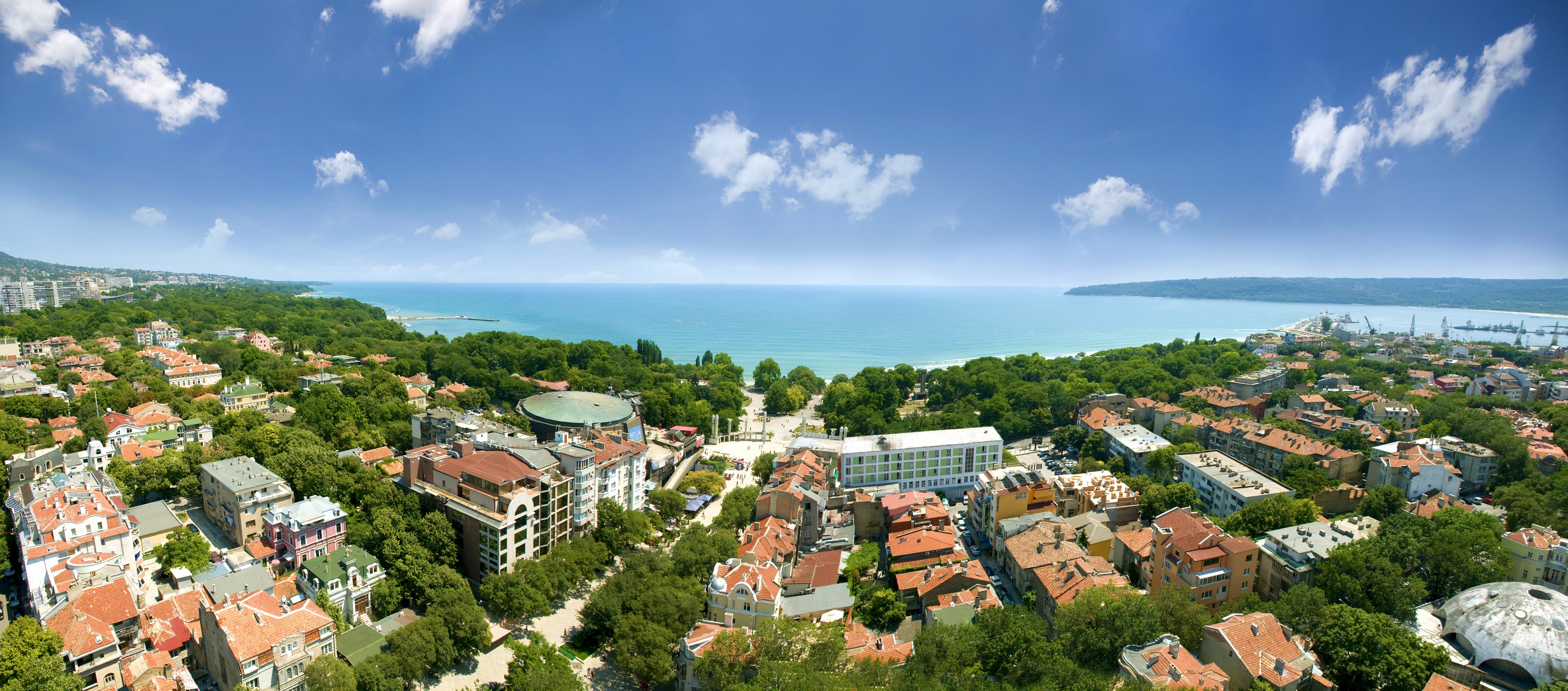 Море столица. Панорама Варна. Виница Болгария. Пивлайф Варна. Болгария фото панорама баннер на сайт.