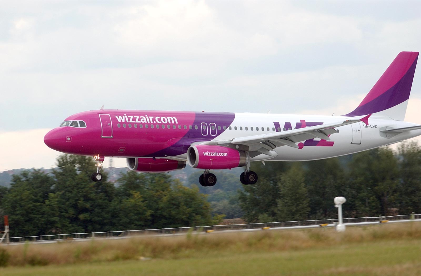 Рейс wizz air. Wizz Air авиакомпания. Wizz Air Flight. Wizz Air авиакомпания Таллин. Airbus a321neo Wizz Air.